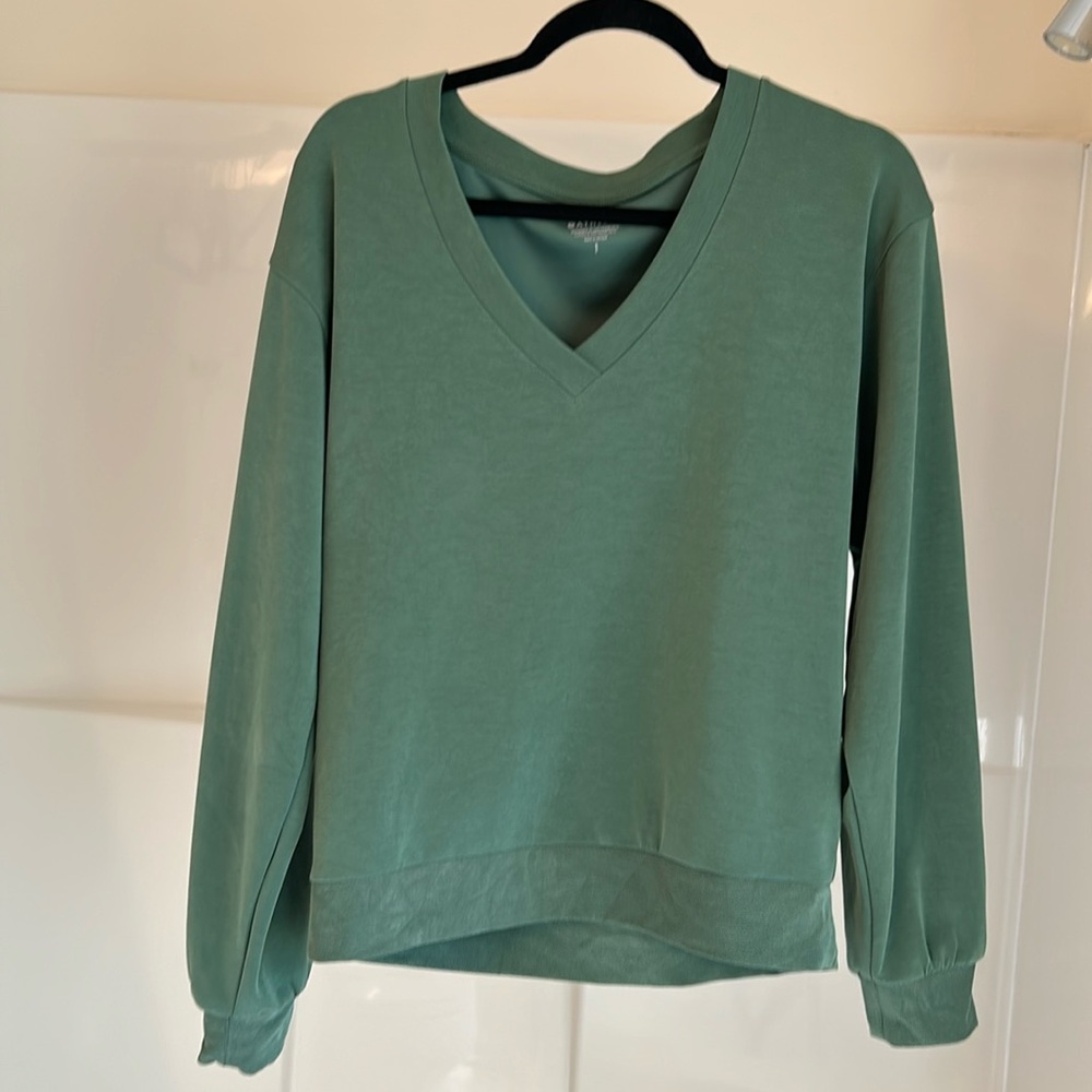 Athleta sweatshirt v neck green